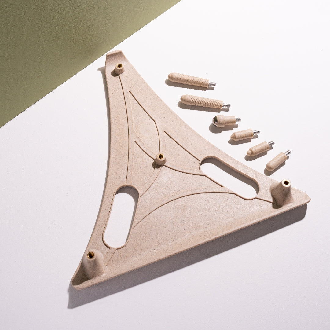 Reliefboard flat lay with all four pegs